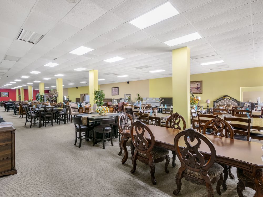 NNN Leased Retail Building - Ideal Furniture Gallery: 116 W 6th St, Hanford, CA 93230